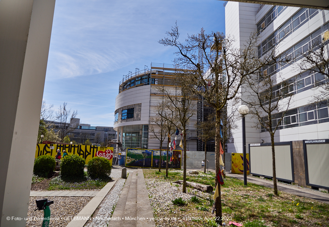 22.04.2023 - Baustelle auf der ehemaligen Allianz-Versicherung in Neuperlach